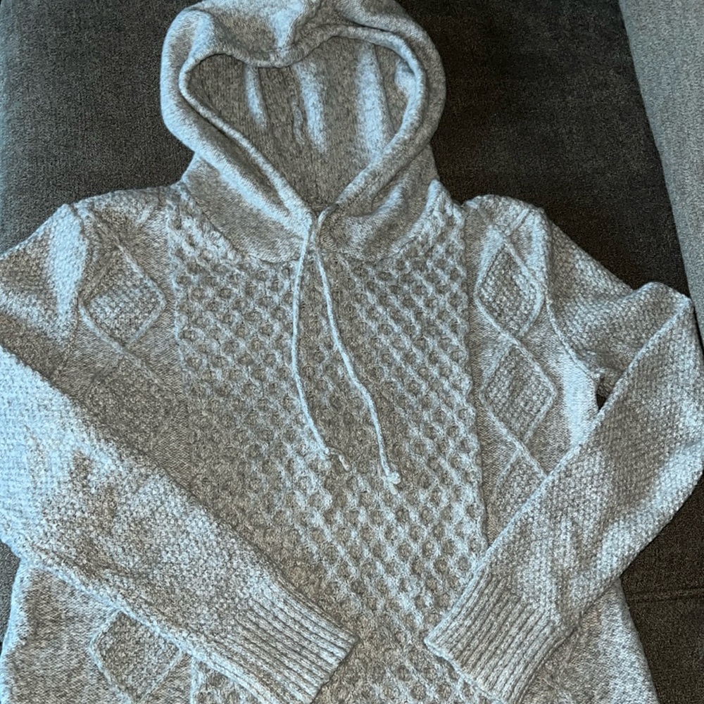 American Eagle sweater- EUC!! $18
